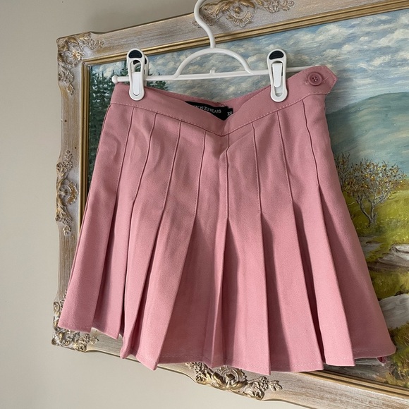 Y2K XIN YIZU Pink pleated mini skirt with shorts. Size XS NWOT - Picture 2 of 6